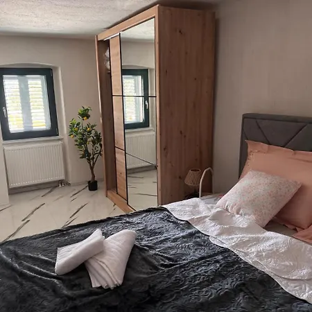 Vila Zvonimir Suknovci