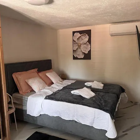 Vila Zvonimir Suknovci