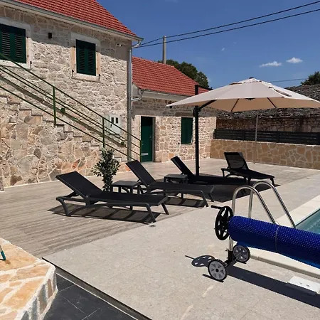 Vila Zvonimir Suknovci