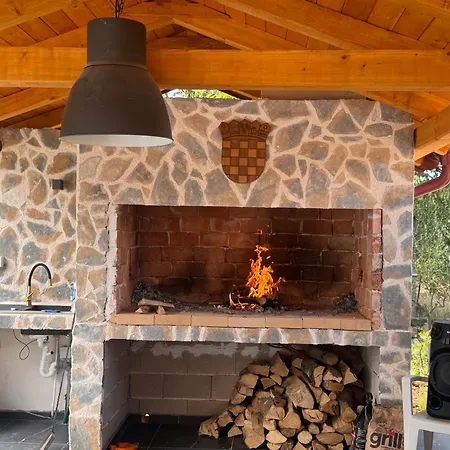 Vila Zvonimir Suknovci