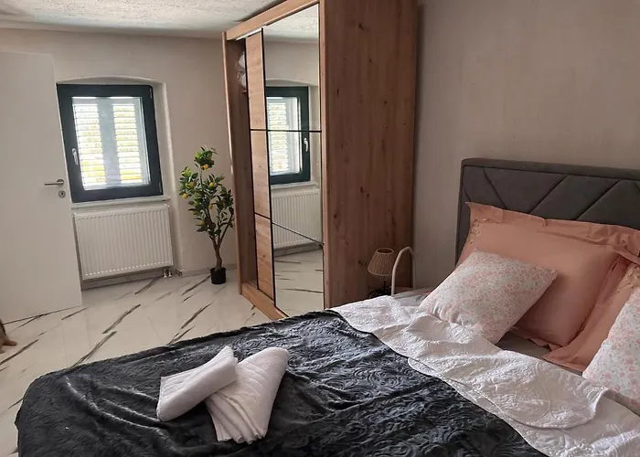 Villa Zvonimir Suknovci