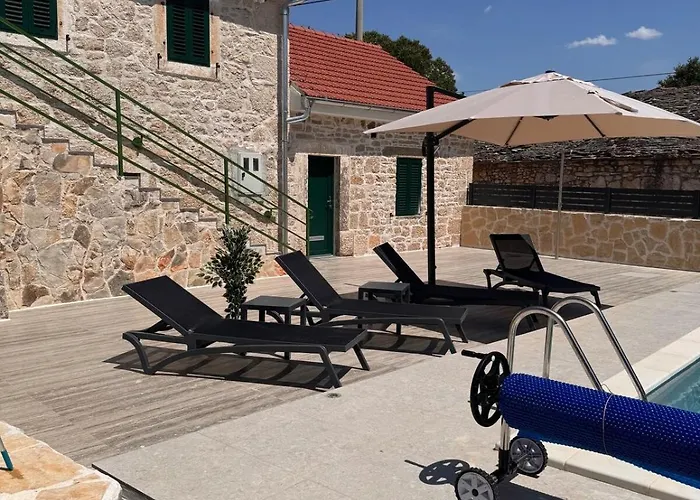 Villa Zvonimir Suknovci