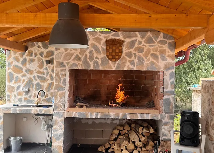 Villa Zvonimir Suknovci